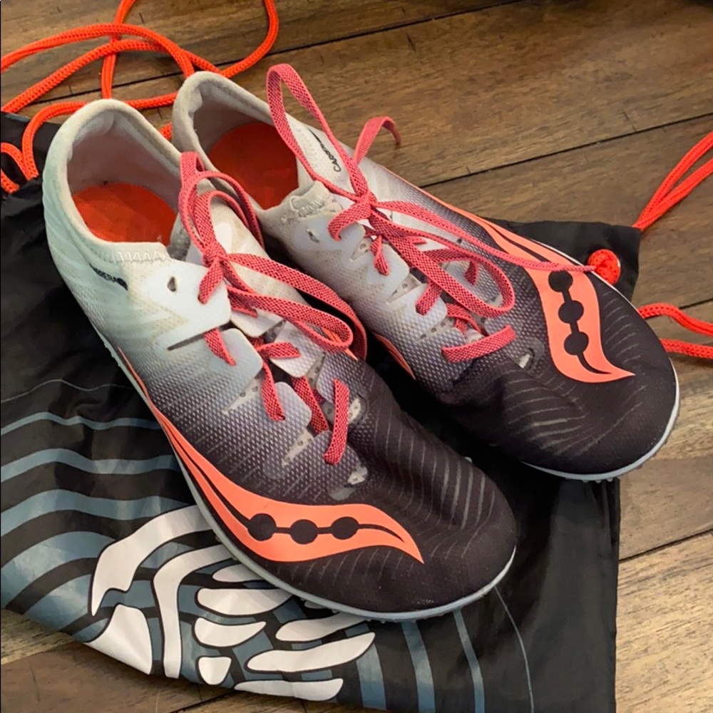 SAUCONY SIZE 9 XC SPIKES